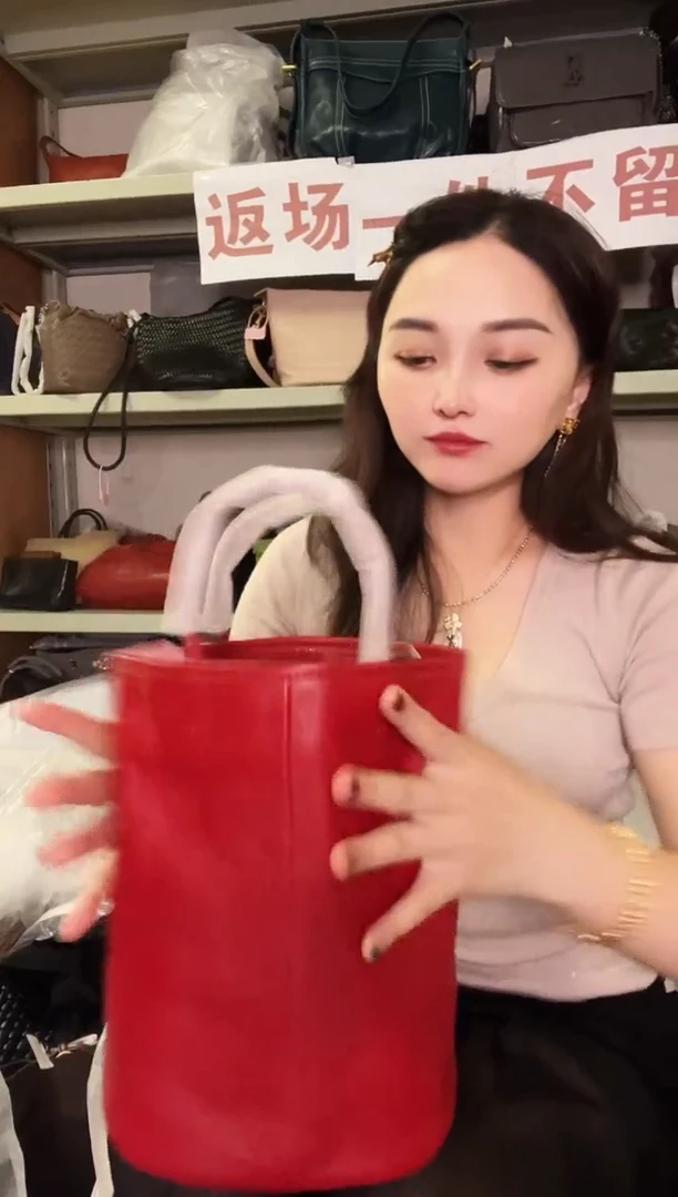 小牛皮（革） 高端订制时尚百搭女士手提 腋下斜跨包包