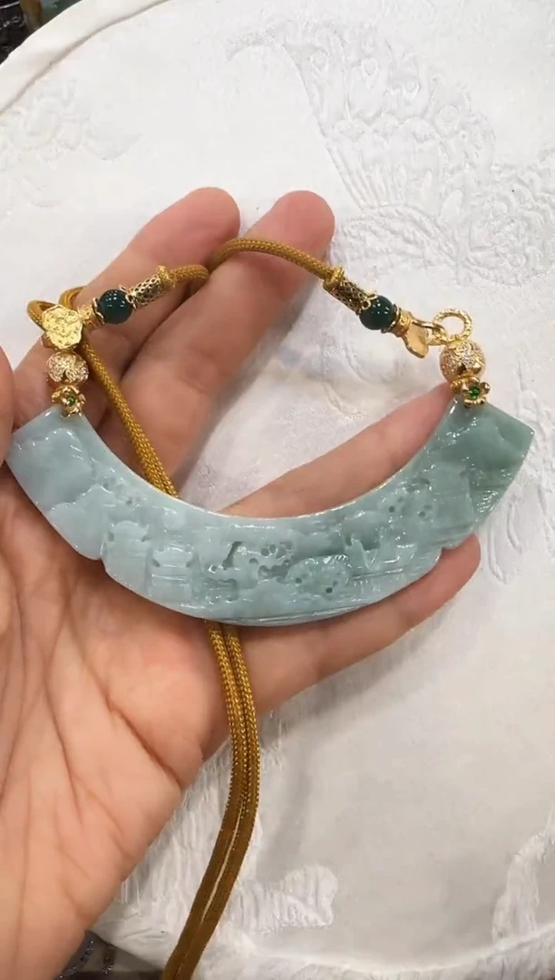 翡翠未镶嵌颈饰国风
