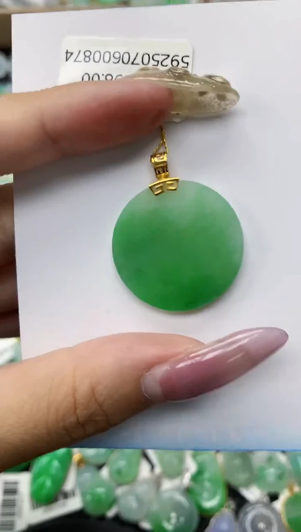 翡翠18K金镶嵌颈饰1111111111