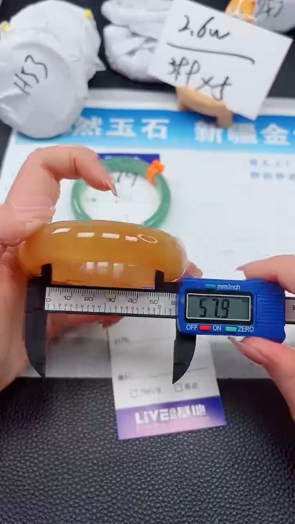 【闪购商品】石英质玉手镯未镶嵌380