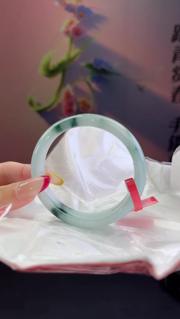 翡翠手镯未镶嵌翡翠手镯