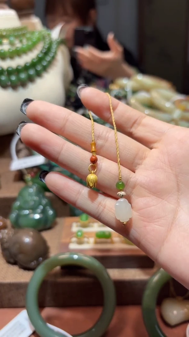 和田玉未镶嵌颈饰随机多样性发其一