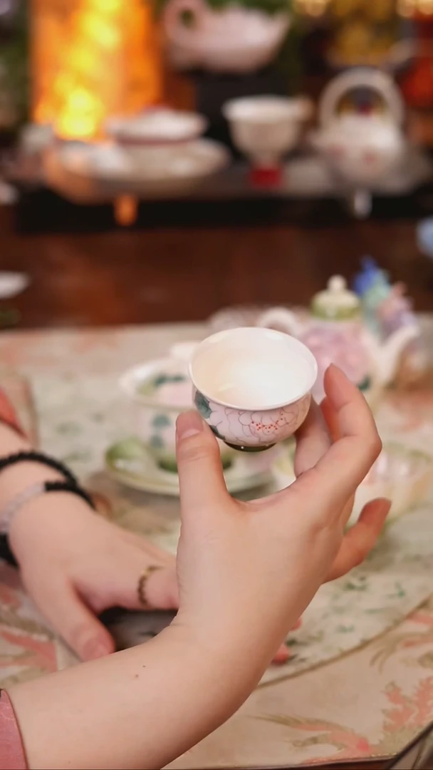 蝶戏牡丹小茶杯 哈哈哈