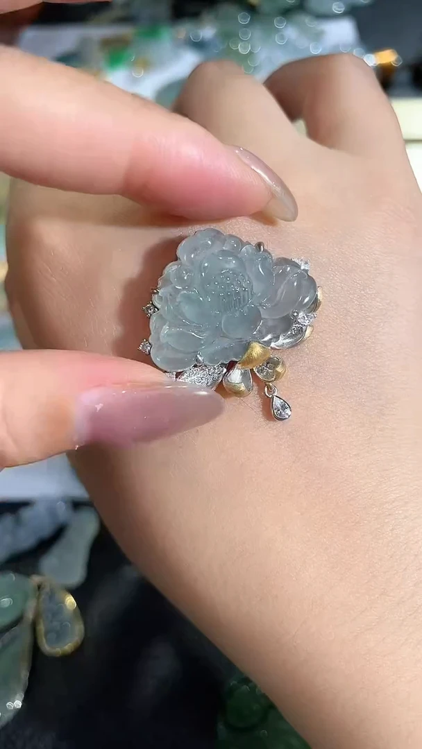 颈饰银S925镶嵌翡翠2026123001