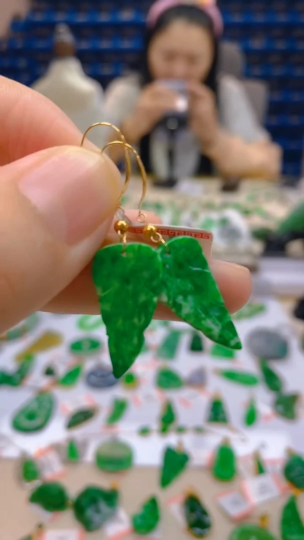 颈饰18K金镶嵌翡翠新号开播 全场乱卖