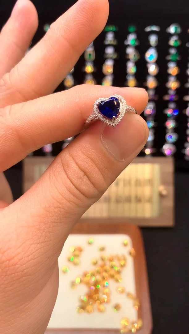 蓝宝石戒指银S925镶嵌......