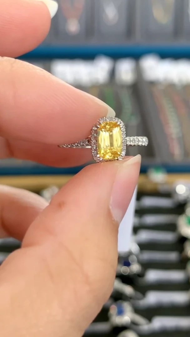 戒指彩色蓝宝石18K金镶嵌1.03克拉