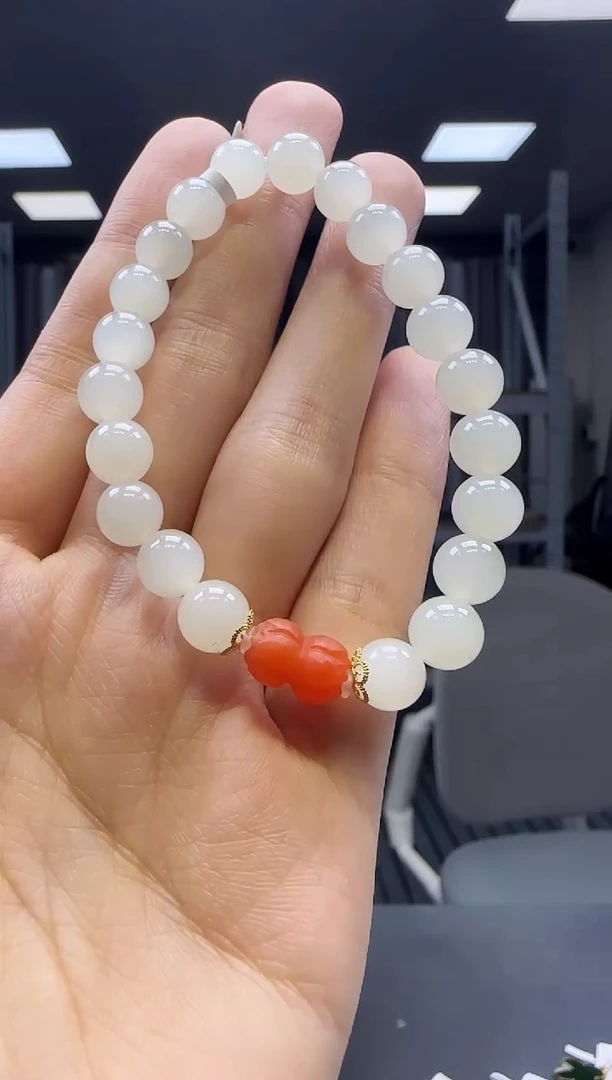 18K金镶嵌手串和田玉1