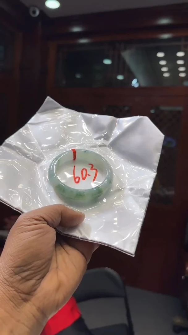 【闪购商品】翡翠手镯未镶嵌手镯