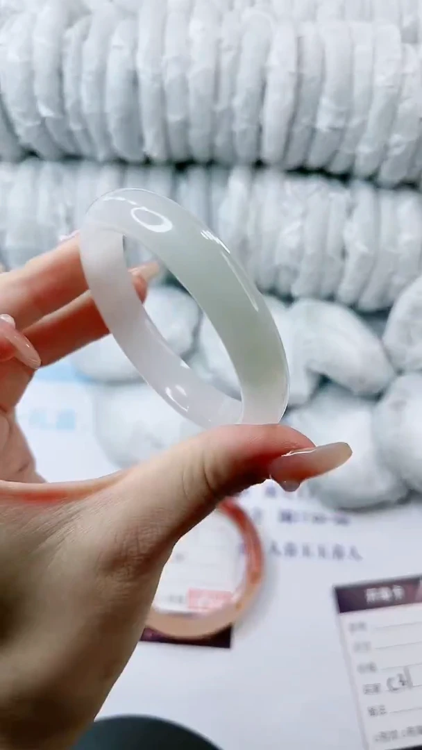 【闪购商品】石英质玉手镯未镶嵌多样性发货C31