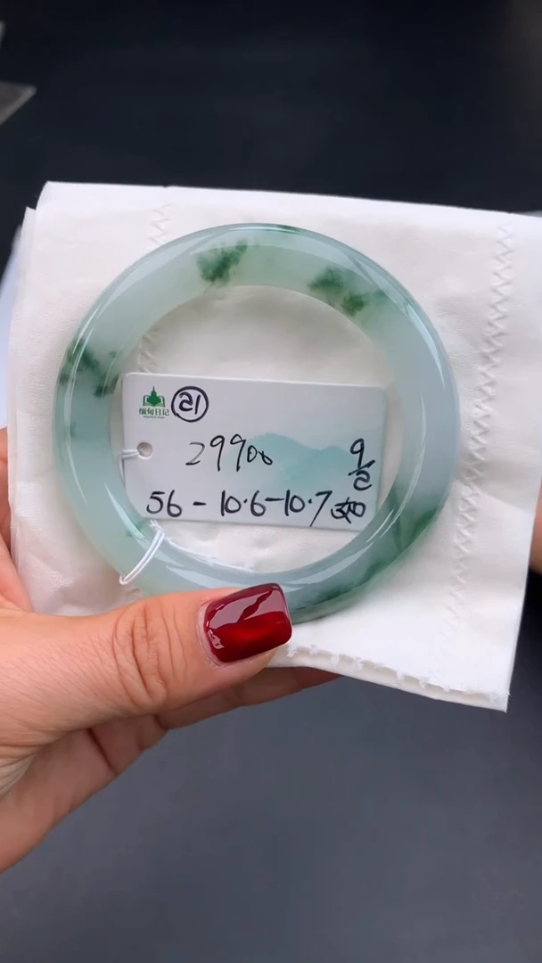 【闪购商品】翡翠手镯未镶嵌 #情人节#送礼，下单联系客服核对地址~