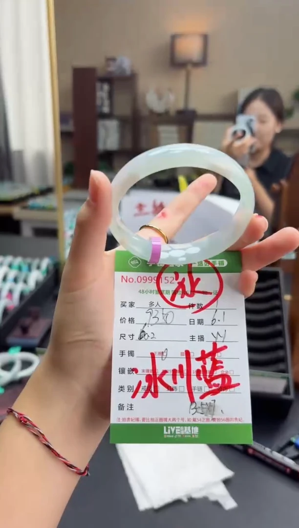 翡翠手镯未镶嵌多人