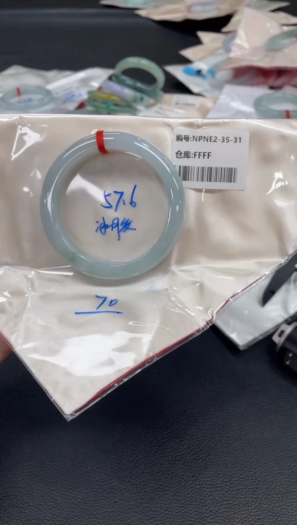 未镶嵌手镯翡翠翡翠手镯