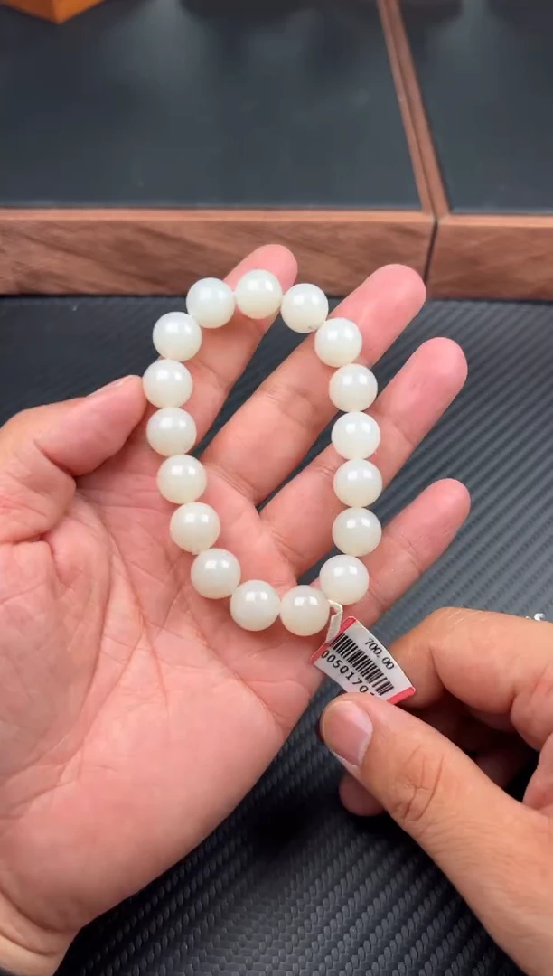 手串未镶嵌和田玉黑山微色差卡12m多