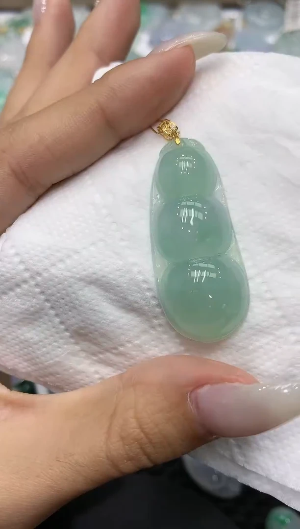 颈饰18K金镶嵌翡翠111111111111