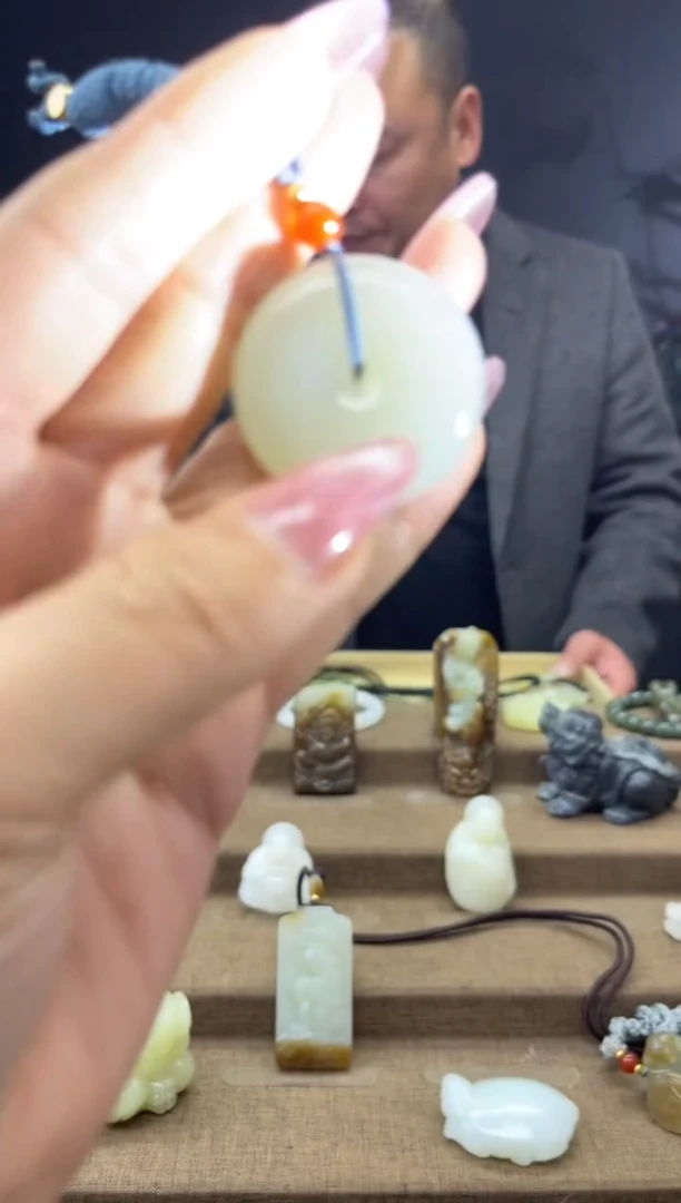 颈饰未镶嵌和田玉1