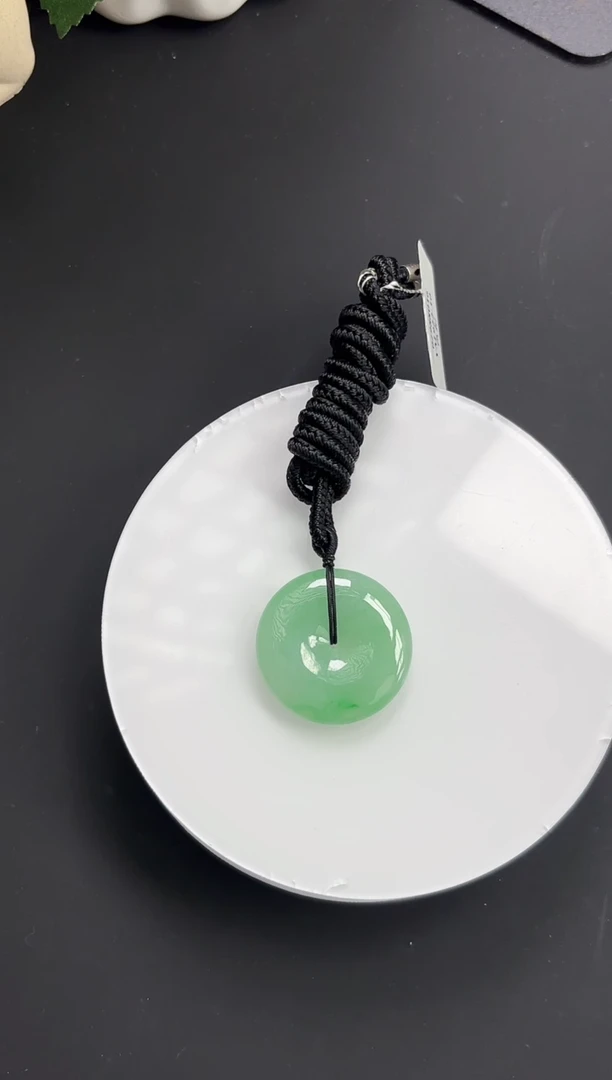 颈饰未镶嵌翡翠平安扣