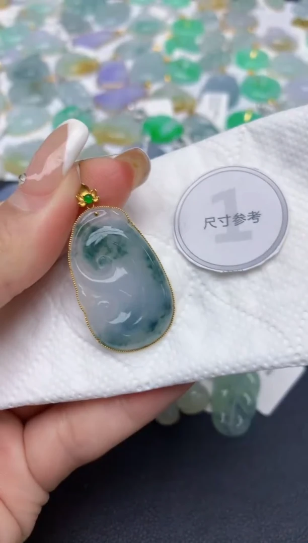 翡翠18K金镶嵌颈饰天然缅甸A货翡翠