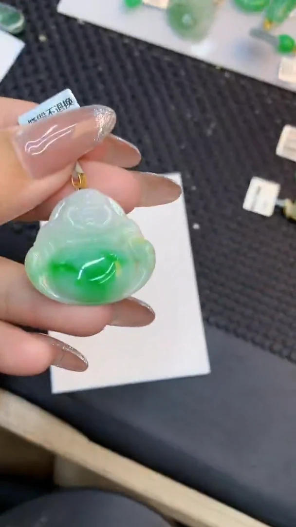 颈饰18K金镶嵌翡翠1