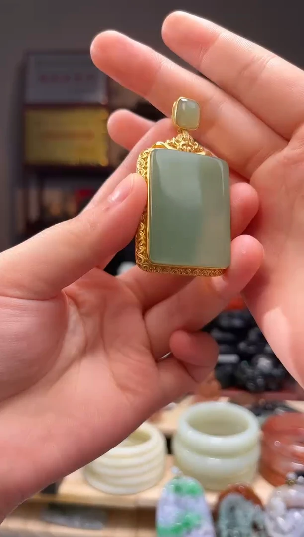 颈饰未镶嵌和田玉吊坠