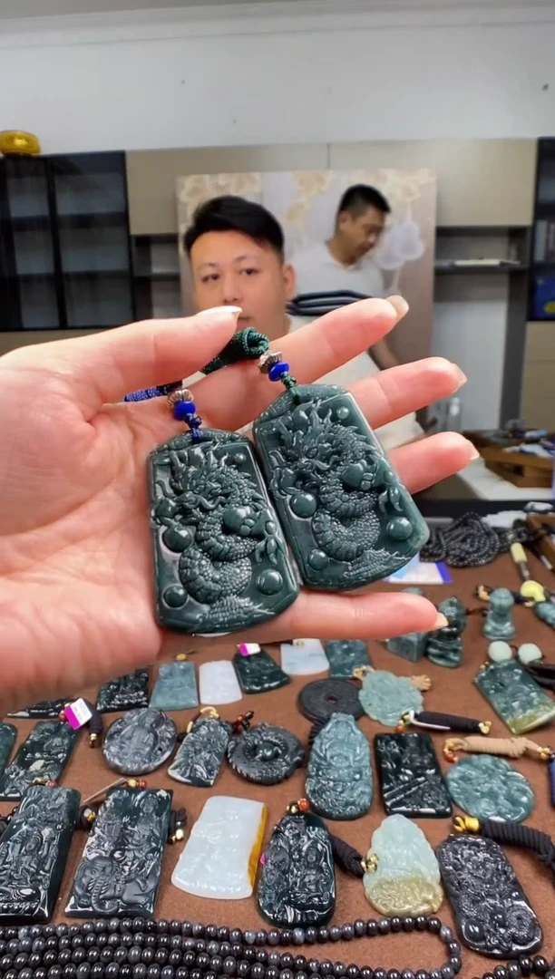 颈饰未镶嵌翡翠 多样性发其一
