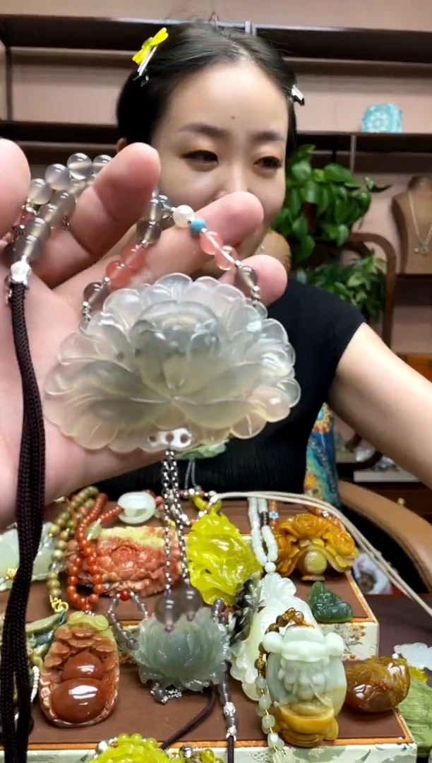 未镶嵌岫玉颈饰·1