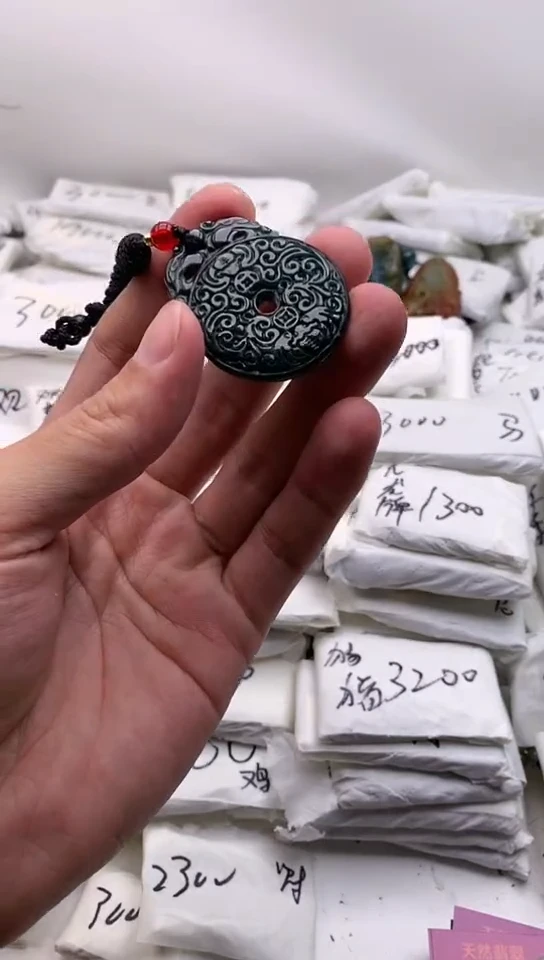 翡翠未镶嵌颈饰平安扣【品质一般介意慎拍】