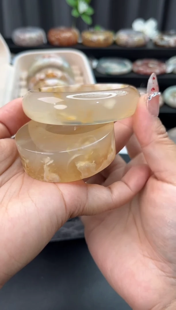 未镶嵌手镯石英质玉（56圈口）赠送镯心