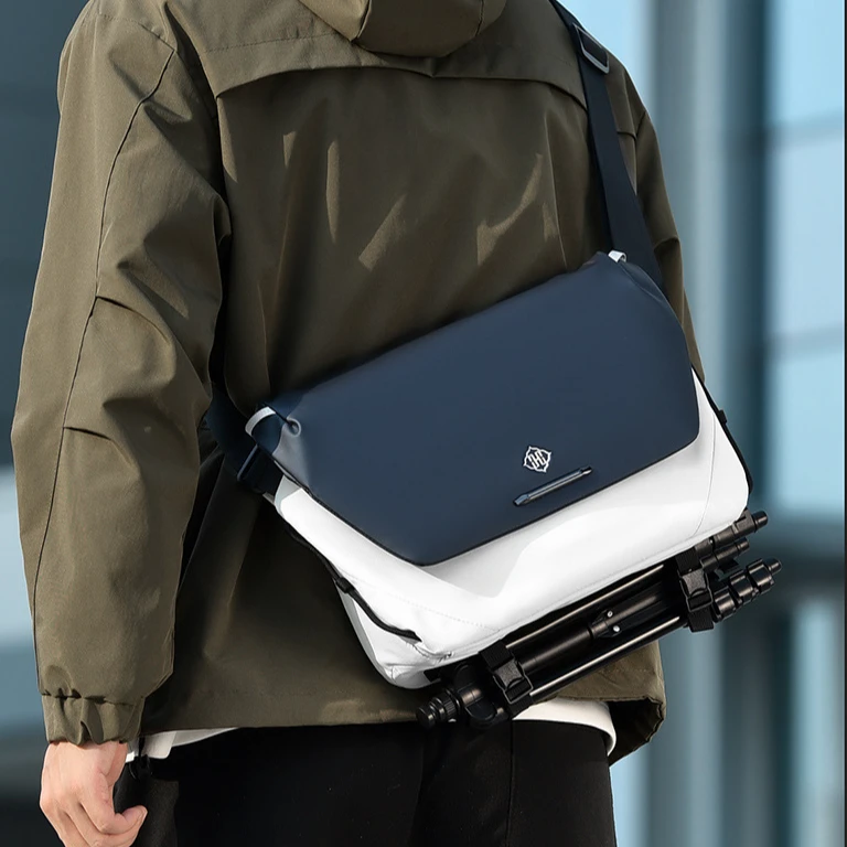 机能邮差包高级感男士斜挎包大容量随身便携男包户外运动骑行背包