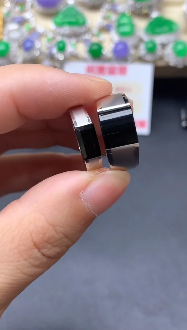 18K金镶嵌戒指翡翠243-中国好珍宝打包