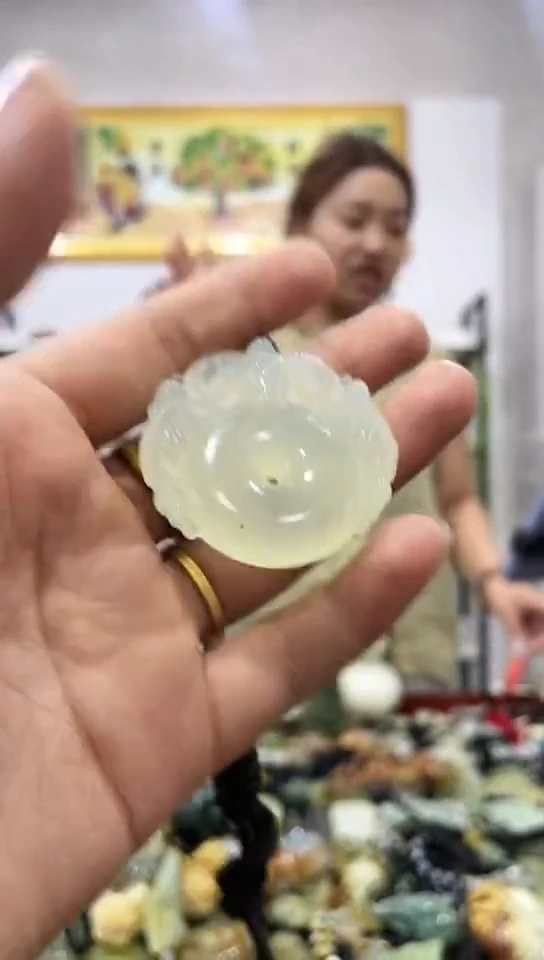 岫玉未镶嵌吊坠