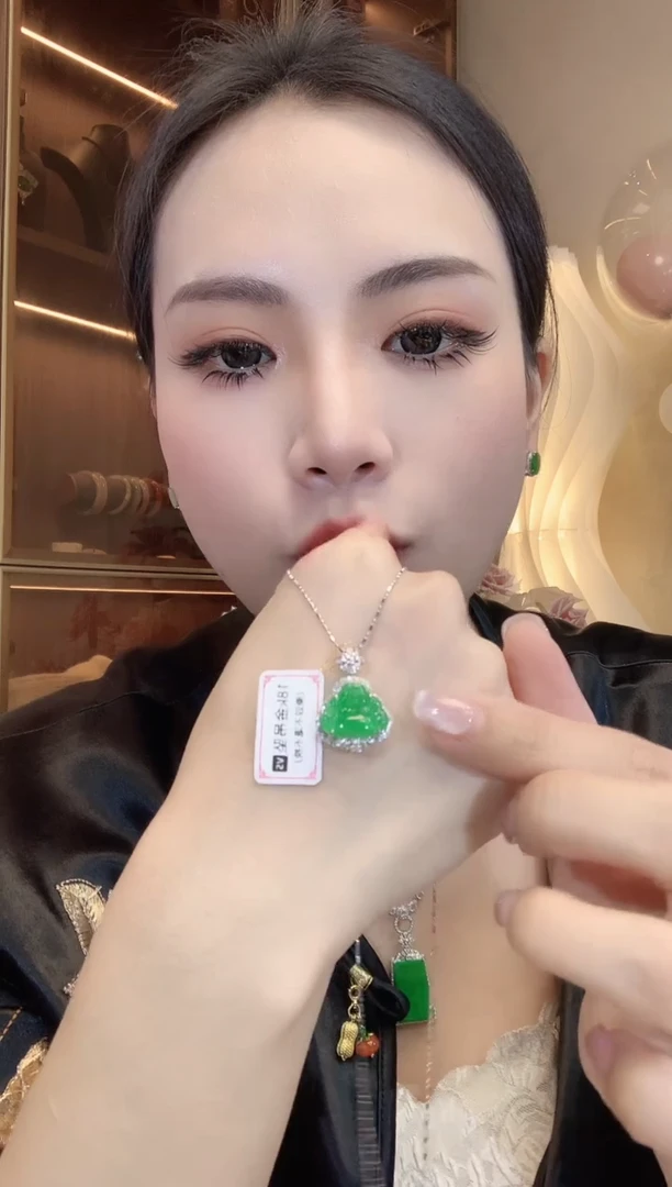 【闪购商品】翡翠吊坠(不含链)18K金镶嵌A18