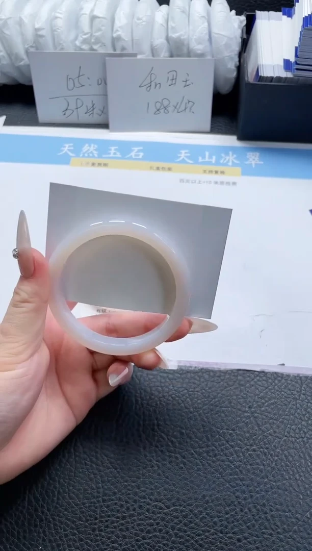 【闪购商品】石英质玉手镯未镶嵌409-59