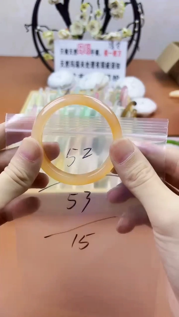 玛瑙/玉髓手镯未镶嵌52