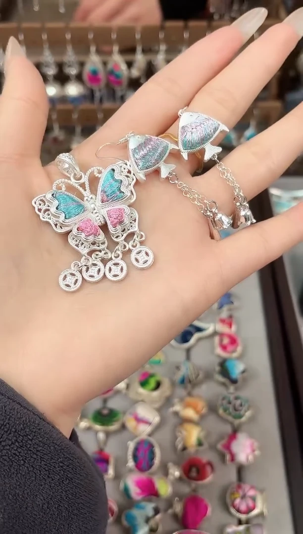 织绣民族风非遗老绣苗银饰品212