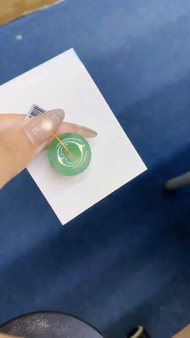 颈饰18K金镶嵌翡翠1