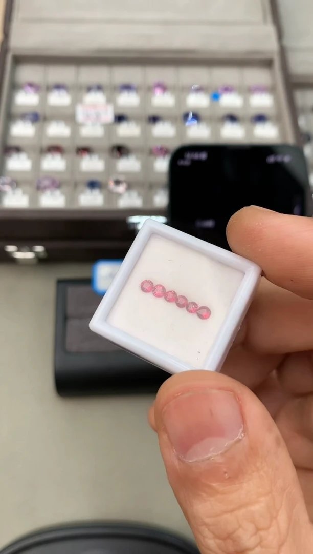 【闪购商品】定制尖晶石裸石未镶嵌0.61ct 圆型 红色调一盒