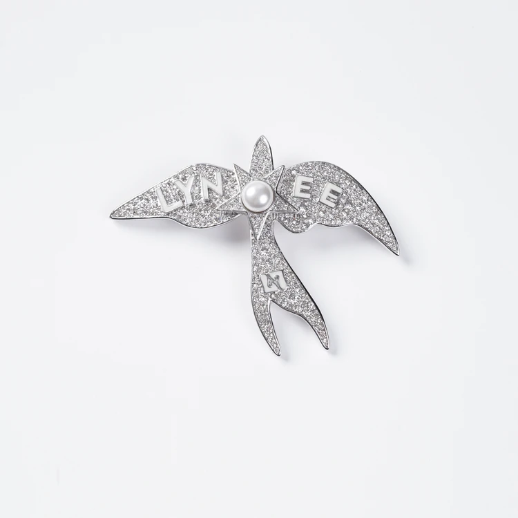 锆石（处理）LYNEE 飞鸟黄铜水晶胸针 LAD2F0A009