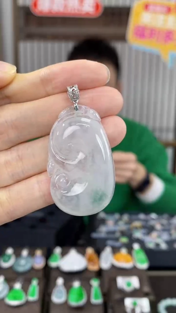 【闪购商品】翡翠吊坠(不含链)18K金镶嵌翡翠如意