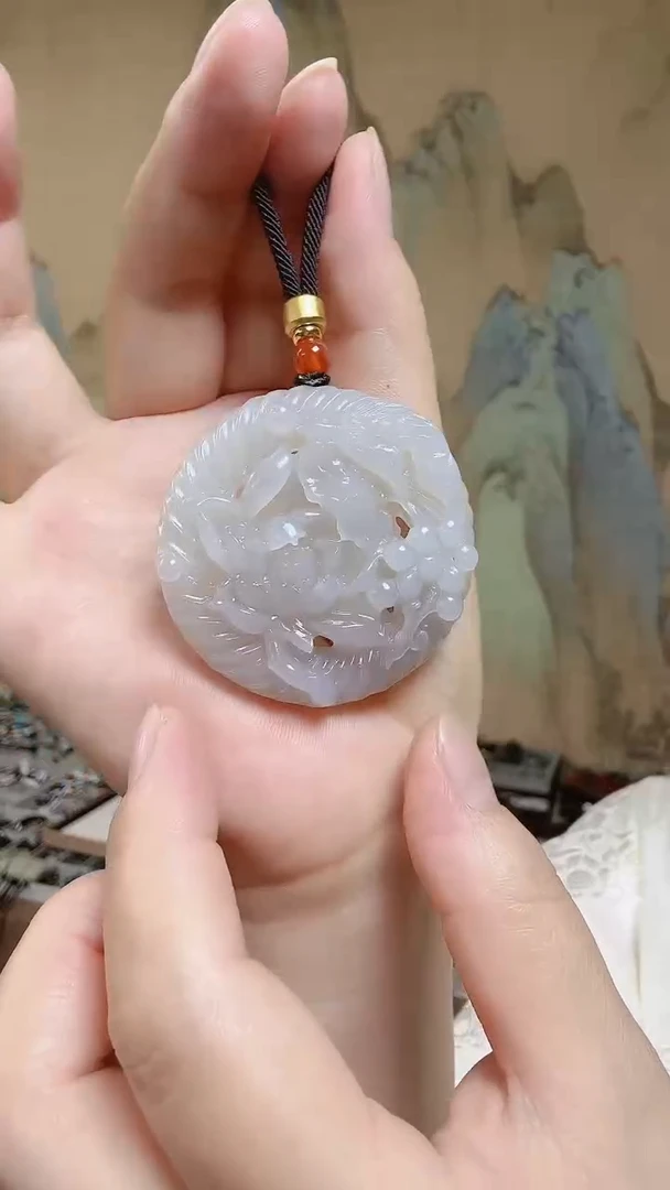 和田玉未镶嵌颈饰.