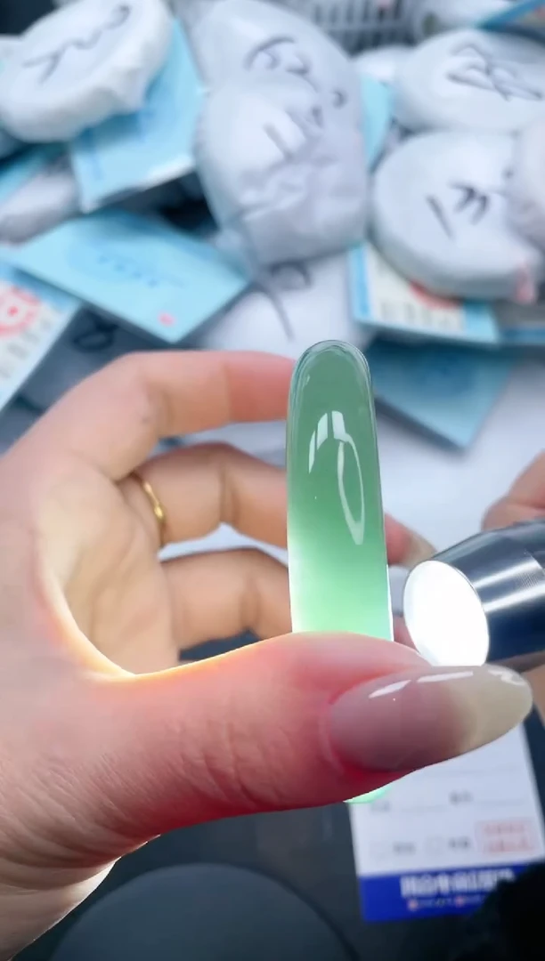 【闪购商品】石英质玉手镯未镶嵌17V252-56