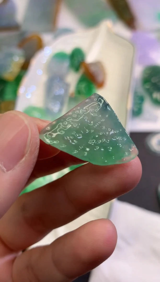 翡翠未镶嵌吊坠(不含链)4568