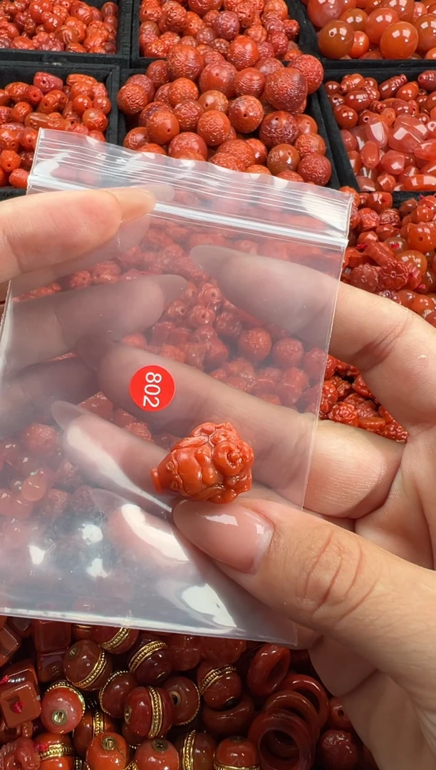 南红玛瑙未镶嵌颈饰1