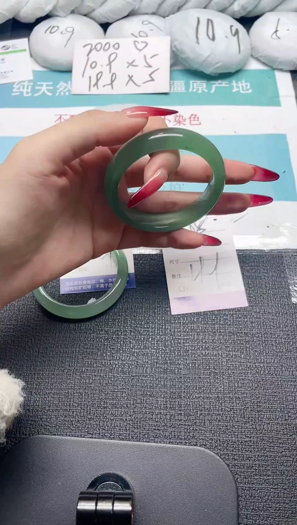 未镶嵌手镯石英质玉108-54