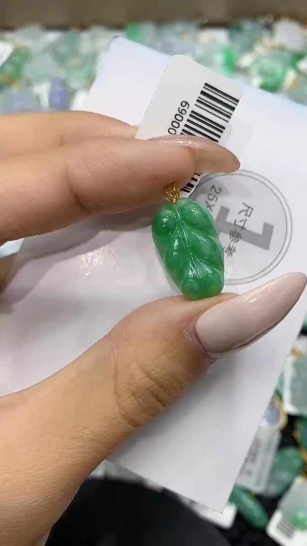 颈饰18K金镶嵌翡翠111111111111