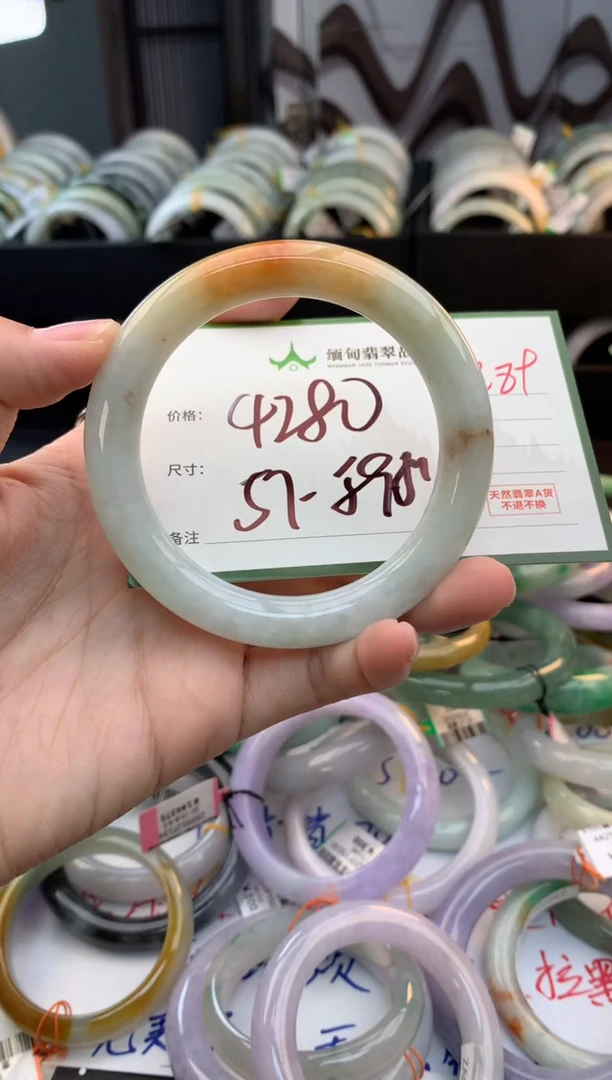 未镶嵌定制翡翠毛货需精细抛光+多人