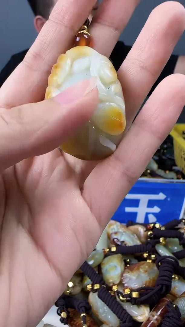 和田玉未镶嵌颈饰1