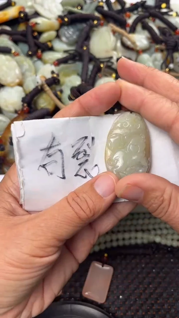 【闪购商品】和田玉颈饰未镶嵌多样性发货没有证书拍一发一有瑕