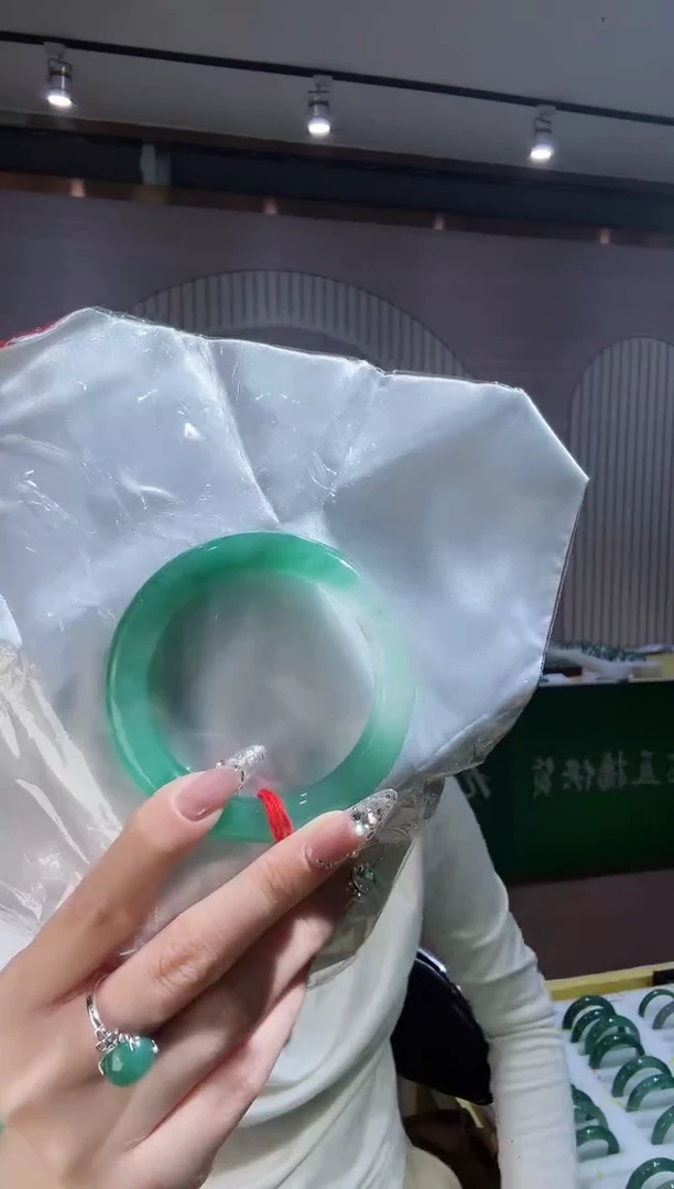 【闪购商品】石英质玉手镯未镶嵌1