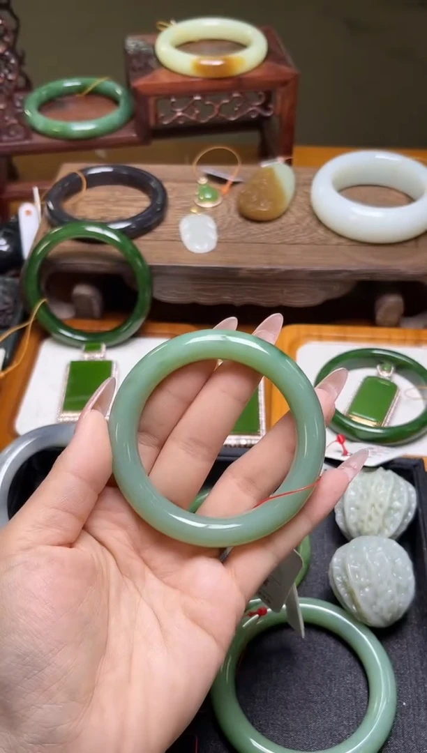 未镶嵌手镯和田玉俄七碧玉夹层料 54+圈